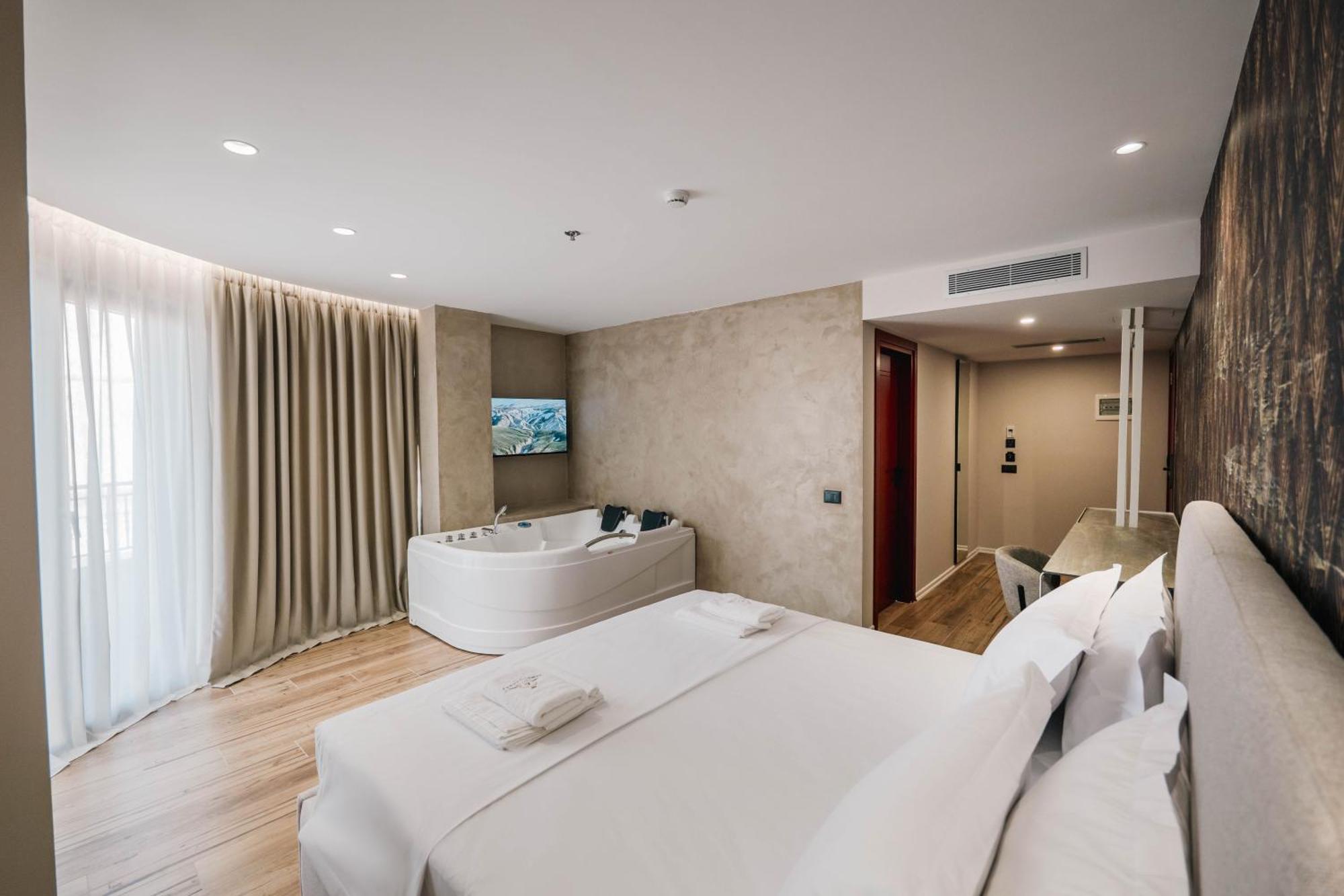 Ermes Luxury